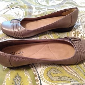 Clarks Bendables..shiny taupe flats